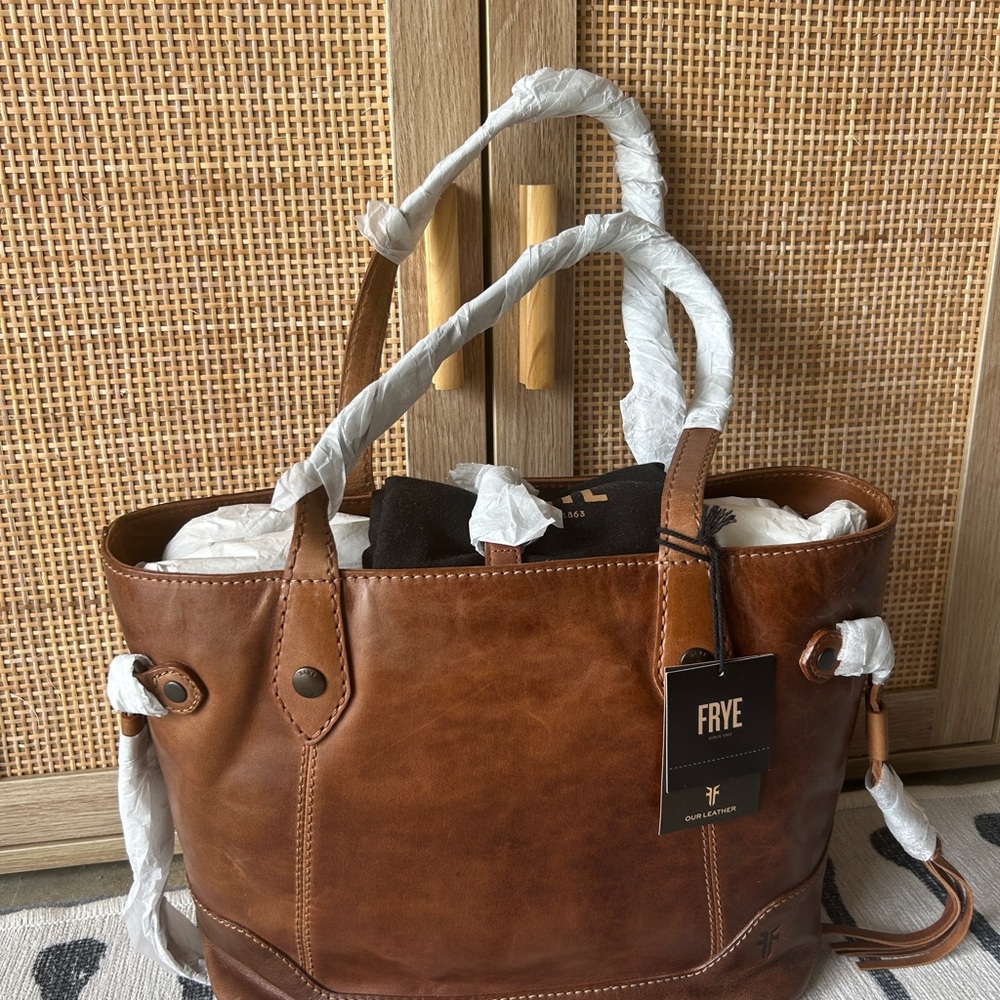 Frye Melissa Carryall Leather Tote in Cognac Classic Design